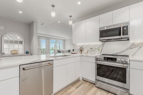Condo in Stuart, Florida, 2 bedrooms № 2177626 - photo 9