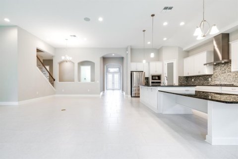 House in Land O' Lakes, Florida 5 bedrooms, 291.53 sq.m. № 1681556 - photo 3