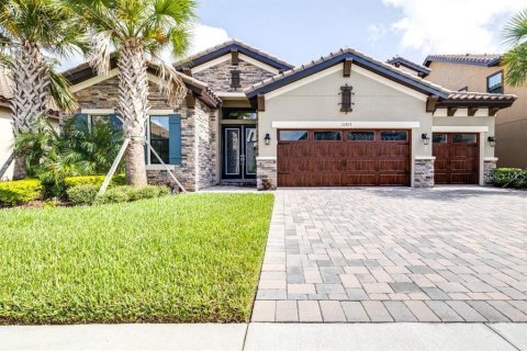 House in Land O' Lakes, Florida 5 bedrooms, 291.53 sq.m. № 1681556 - photo 1