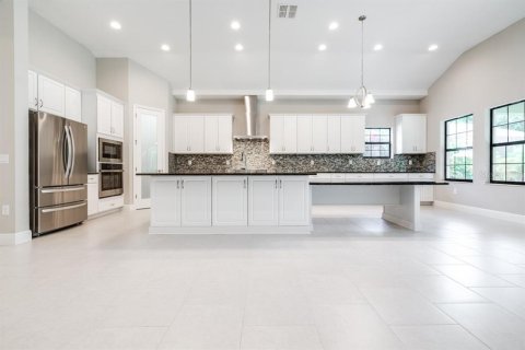 House in Land O' Lakes, Florida 5 bedrooms, 291.53 sq.m. № 1681556 - photo 4