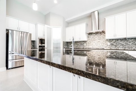 House in Land O' Lakes, Florida 5 bedrooms, 291.53 sq.m. № 1681556 - photo 9