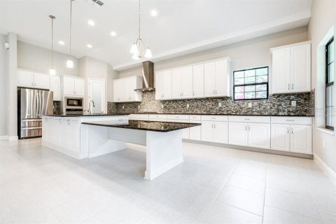 House in Land O' Lakes, Florida 5 bedrooms, 291.53 sq.m. № 1681556 - photo 10