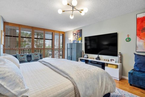 Condo in Hallandale Beach, Florida, 2 bedrooms  № 1863738 - photo 29