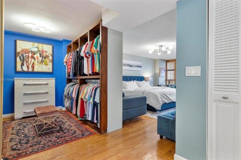Condo in Hallandale Beach, Florida, 2 bedrooms  № 1863738 - photo 24