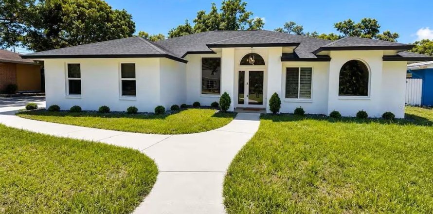House in Sarasota, Florida 4 bedrooms, 196.21 sq.m. № 2197718