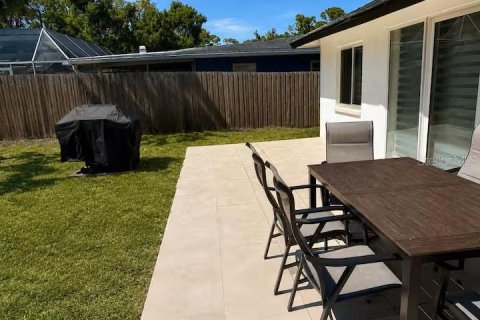 House in Sarasota, Florida 4 bedrooms, 196.21 sq.m. № 2197718 - photo 10