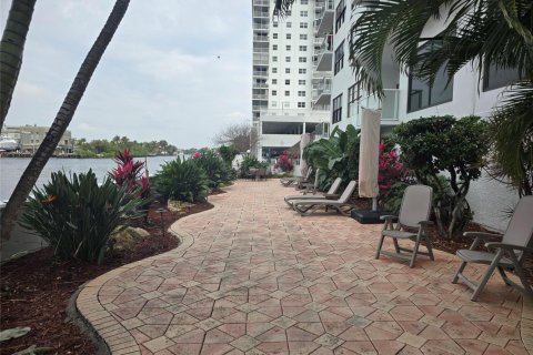 Condo in Pompano Beach, Florida, 2 bedrooms  № 2374612 - photo 25