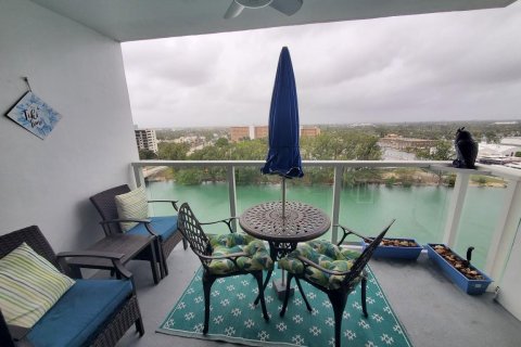 Condo in Pompano Beach, Florida, 2 bedrooms  № 2374612 - photo 2