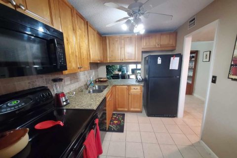 Condo in Pompano Beach, Florida, 2 bedrooms  № 2374612 - photo 4