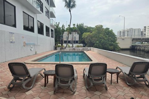 Condo in Pompano Beach, Florida, 2 bedrooms  № 2374612 - photo 17