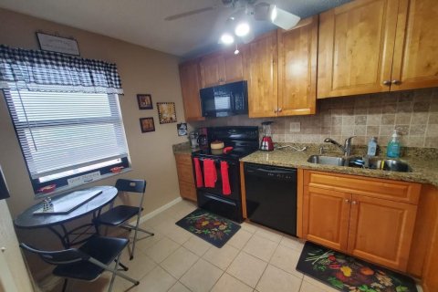 Condo in Pompano Beach, Florida, 2 bedrooms  № 2374612 - photo 3