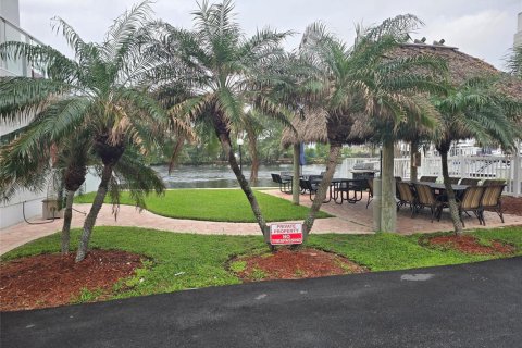 Condo in Pompano Beach, Florida, 2 bedrooms  № 2374612 - photo 23