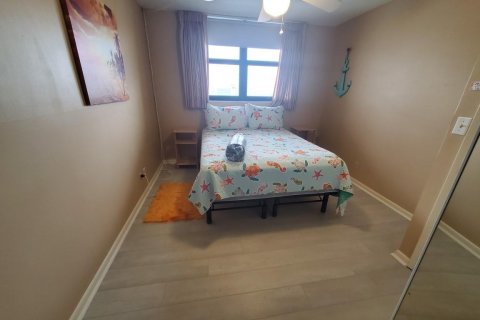 Condo in Pompano Beach, Florida, 2 bedrooms  № 2374612 - photo 8