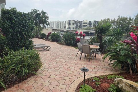 Condo in Pompano Beach, Florida, 2 bedrooms  № 2374612 - photo 24