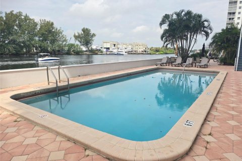 Condo in Pompano Beach, Florida, 2 bedrooms  № 2374612 - photo 19
