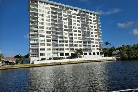 Condo in Pompano Beach, Florida, 2 bedrooms  № 2374612 - photo 13