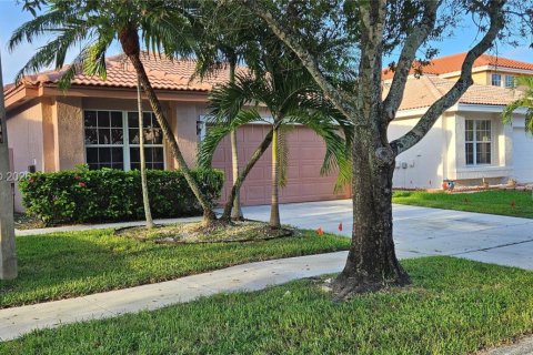 House in Miramar, Florida 3 bedrooms, 143.91 sq.m. № 2348419