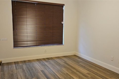 House in Miramar, Florida 3 bedrooms, 143.91 sq.m. № 2348419 - photo 6