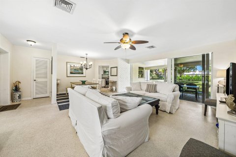 House in Ocean Ridge, Florida 3 bedrooms, 168.25 sq.m. № 2175652 - photo 9