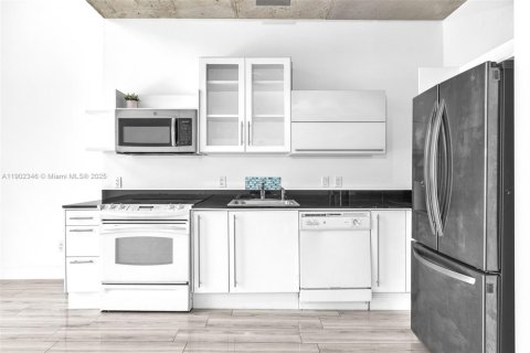 Condominio en venta en Miami, Florida, 1 dormitorio, 73.86 m2 № 2012941 - foto 8