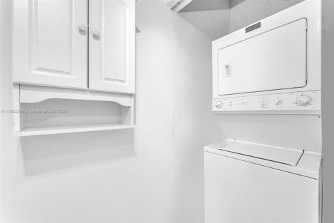 Condominio en venta en Miami, Florida, 1 dormitorio, 73.86 m2 № 2012941 - foto 11