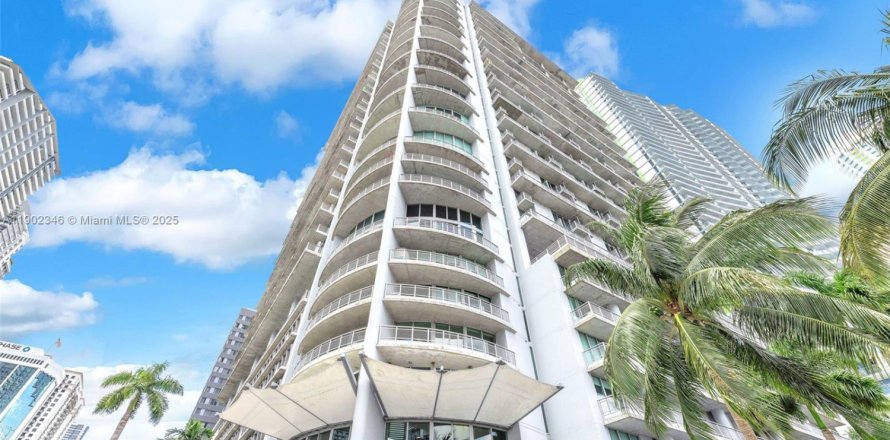 Condominio en Miami, Florida, 1 dormitorio  № 2012941