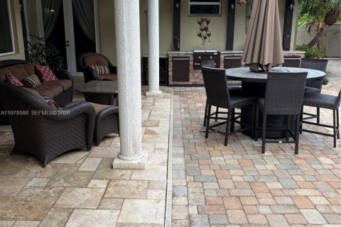 House in Miami, Florida 5 bedrooms, 312.43 sq.m. № 2044470 - photo 8