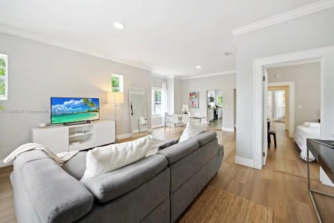 Casa en alquiler en Miami, Florida, 2 dormitorios, 108.6 m2 № 1930644 - foto 5