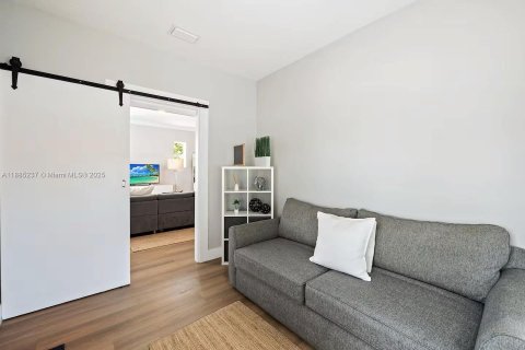 Casa en alquiler en Miami, Florida, 2 dormitorios, 108.6 m2 № 1930644 - foto 7