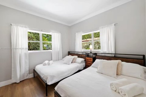 Casa en alquiler en Miami, Florida, 2 dormitorios, 108.6 m2 № 1930644 - foto 12