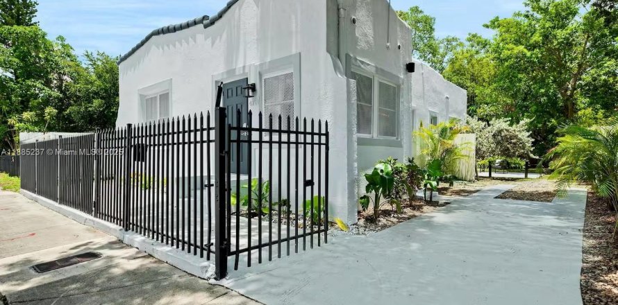Casa en Miami, Florida 2 dormitorios, 108.6 m2 № 1930644