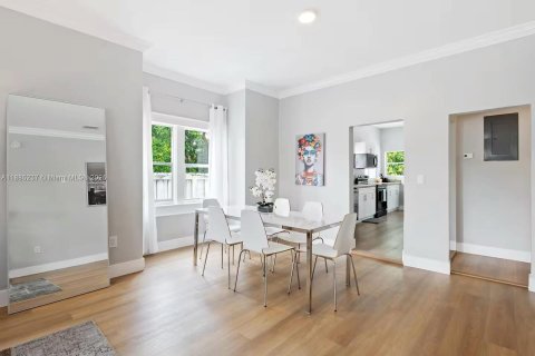 Casa en alquiler en Miami, Florida, 2 dormitorios, 108.6 m2 № 1930644 - foto 6