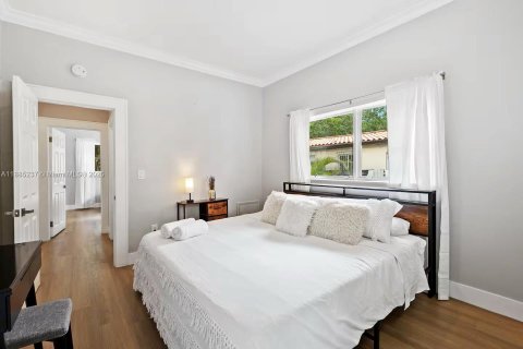 Casa en alquiler en Miami, Florida, 2 dormitorios, 108.6 m2 № 1930644 - foto 10