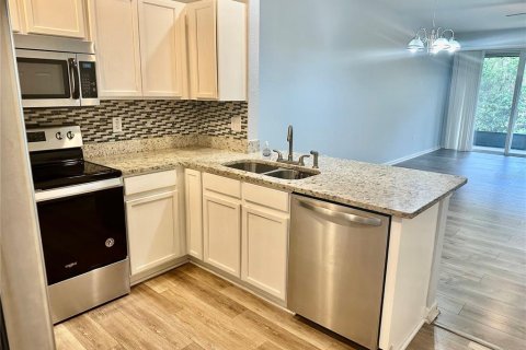 Снять в аренду таунхаус в Киссимми, Флорида 4 комнаты, 162.49м2, № 1885332 - фото 5