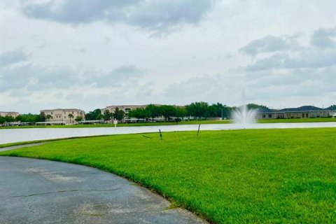 Снять в аренду таунхаус в Киссимми, Флорида 4 комнаты, 162.49м2, № 1885332 - фото 28