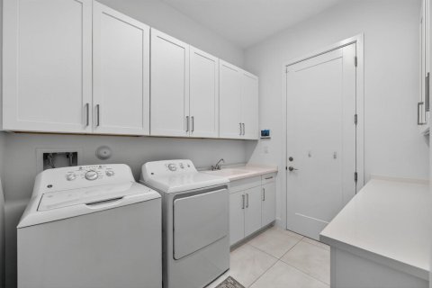 House in Boca Raton, Florida 4 bedrooms, 313.36 sq.m. № 2175983 - photo 23