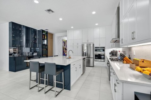 House in Boca Raton, Florida 4 bedrooms, 313.36 sq.m. № 2175983 - photo 13