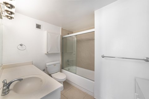 Купить кондоминиум в Майами-Бич, Флорида 3 комнаты, 77.76м2, № 2086119 - фото 19