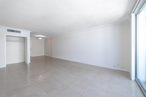Купить кондоминиум в Майами-Бич, Флорида 3 комнаты, 77.76м2, № 2086119 - фото 11