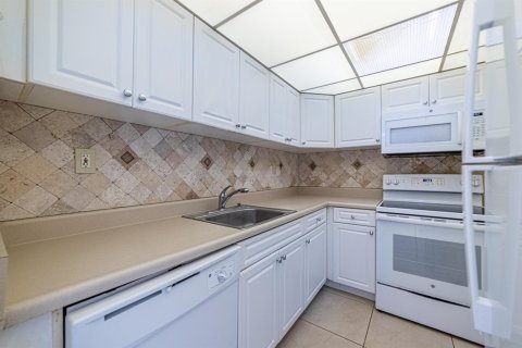 Купить кондоминиум в Майами-Бич, Флорида 3 комнаты, 77.76м2, № 2086119 - фото 12
