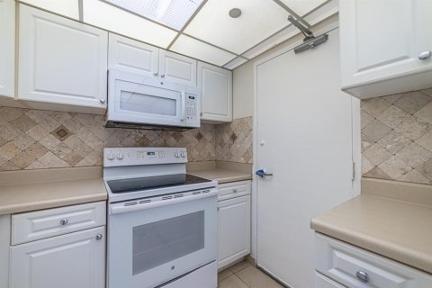 Купить кондоминиум в Майами-Бич, Флорида 3 комнаты, 77.76м2, № 2086119 - фото 14
