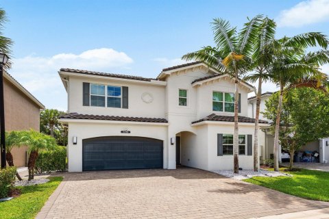 House in Delray Beach, Florida 5 bedrooms, 246.75 sq.m. № 2244909