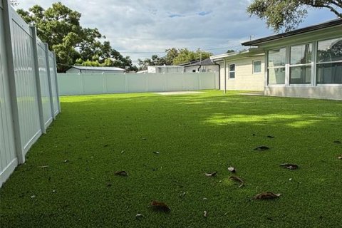 House in Kenneth City, Florida 2 bedrooms, 98.66 sq.m. № 1898748 - photo 25