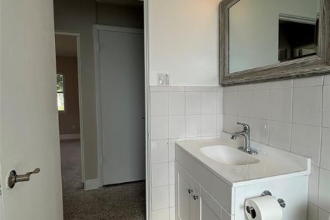 House in Kenneth City, Florida 2 bedrooms, 98.66 sq.m. № 1898748 - photo 11