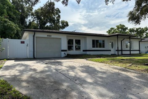 House in Kenneth City, Florida 2 bedrooms, 98.66 sq.m. № 1898748 - photo 2