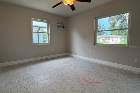 House in Kenneth City, Florida 2 bedrooms, 98.66 sq.m. № 1898748 - photo 14