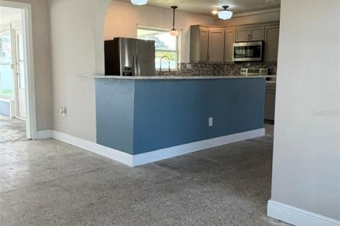 House in Kenneth City, Florida 2 bedrooms, 98.66 sq.m. № 1898748 - photo 17