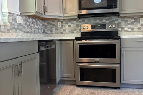 House in Kenneth City, Florida 2 bedrooms, 98.66 sq.m. № 1898748 - photo 8