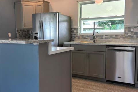 House in Kenneth City, Florida 2 bedrooms, 98.66 sq.m. № 1898748 - photo 6