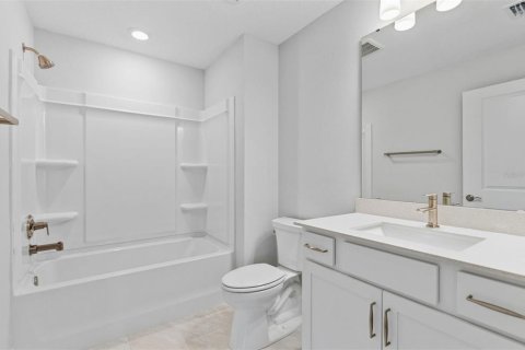 House in Spring Hill, Florida 3 bedrooms, 255.3 sq.m. № 2100869 - photo 17